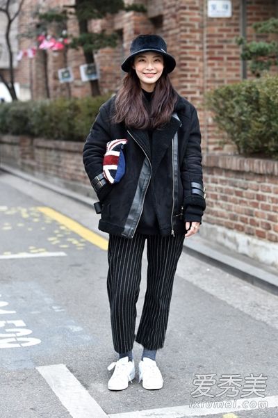 韩国美女示范 2月份该如何去穿衣搭配
